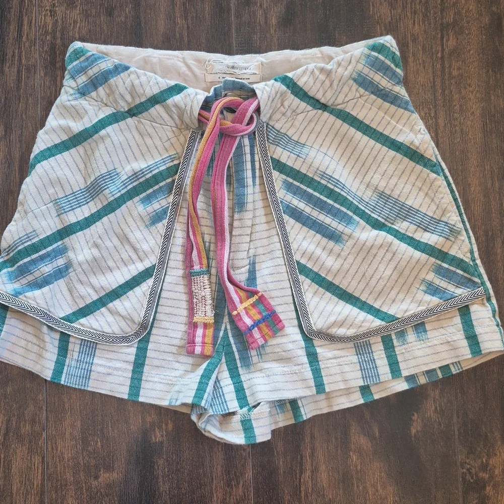 URBAN OUTFITTERS Eva Ikat Ethnic Print Belted Boho Shorts 4/S Small UO